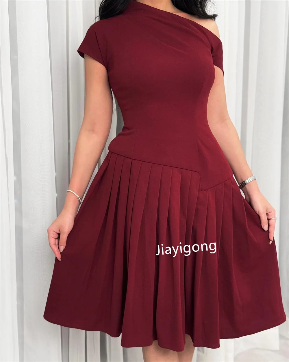 Customized Fashion Jersey Pleat Straight Off-the-shoulder Knee Length Dresses Bespoke Occasion Homecoming High Quality